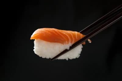 Sushi au poisson cru, déconseillé pendant la grossesse